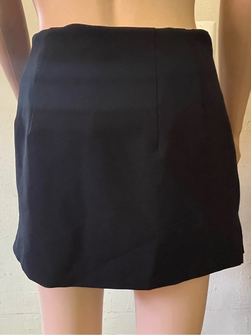 Express Editor Black Mini Skirt – Size 4 Classic Minimal Style
